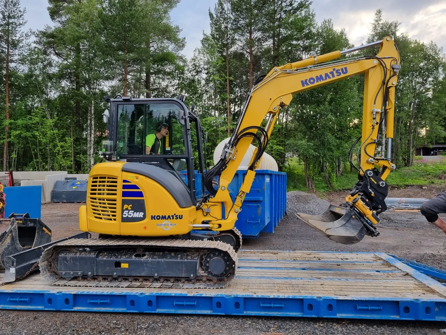 Komatsu PC55 bandgrävare i arbete